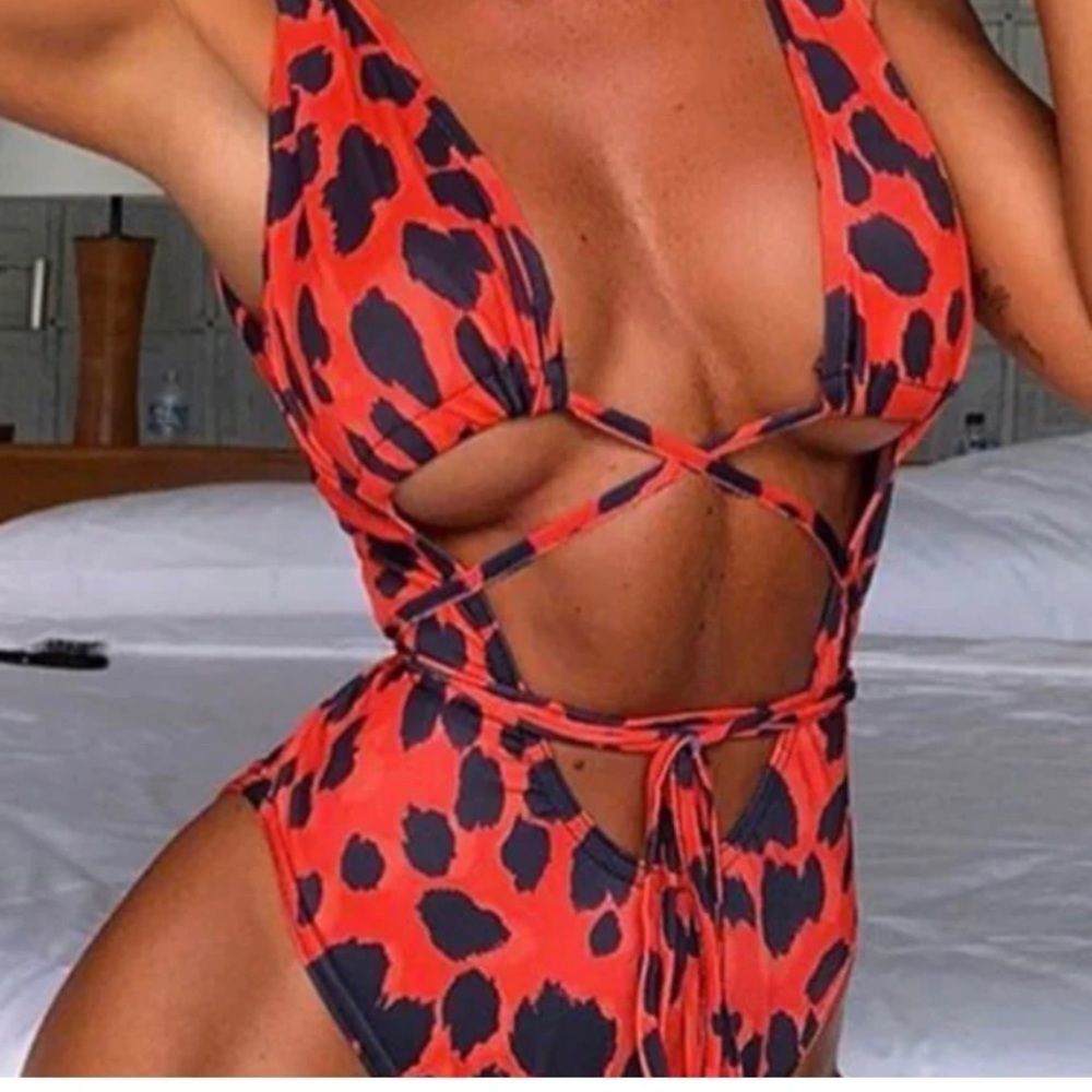 NEW CUTE Red/Black Monokini Size L - Picture 3 of 4